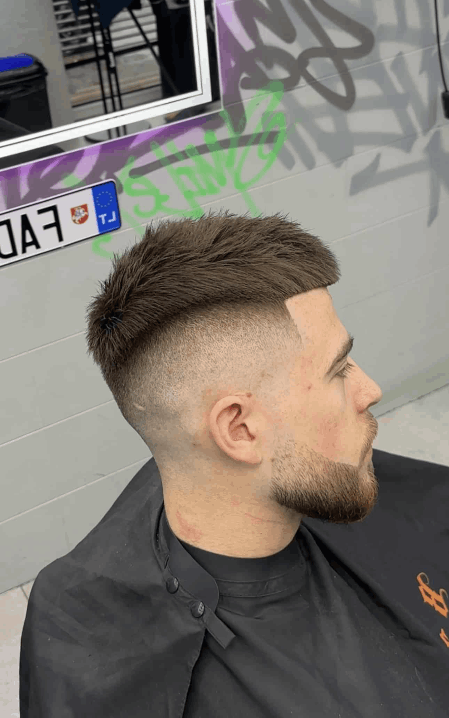 Aukštas (High) Skin Fade kirpimas ir  barzdos formavimas  FADE HOOD studijoje Kaune 