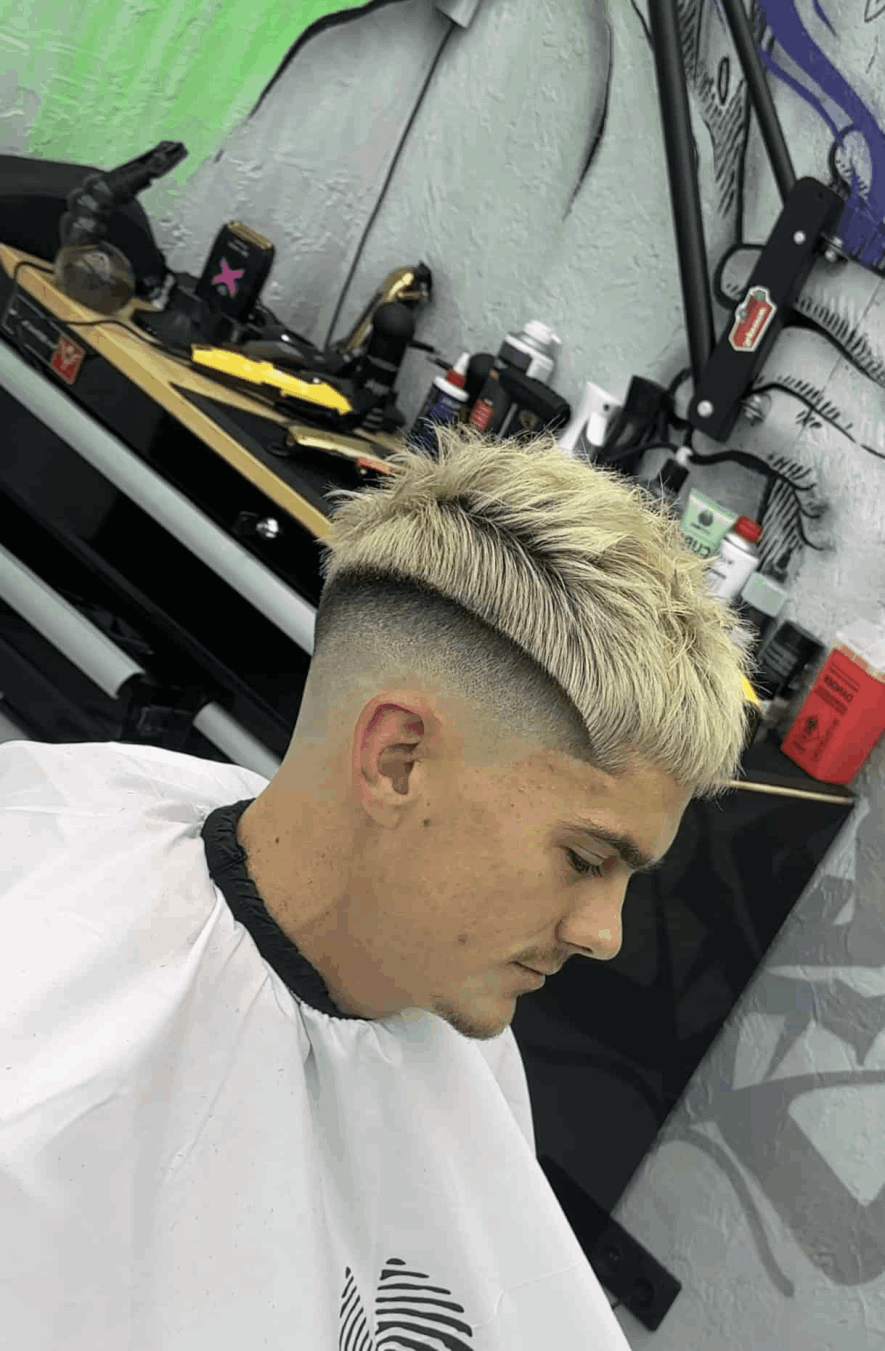 Vidutinis (Mid) Fade vyriškas kirpimas Jonavos gatvėje